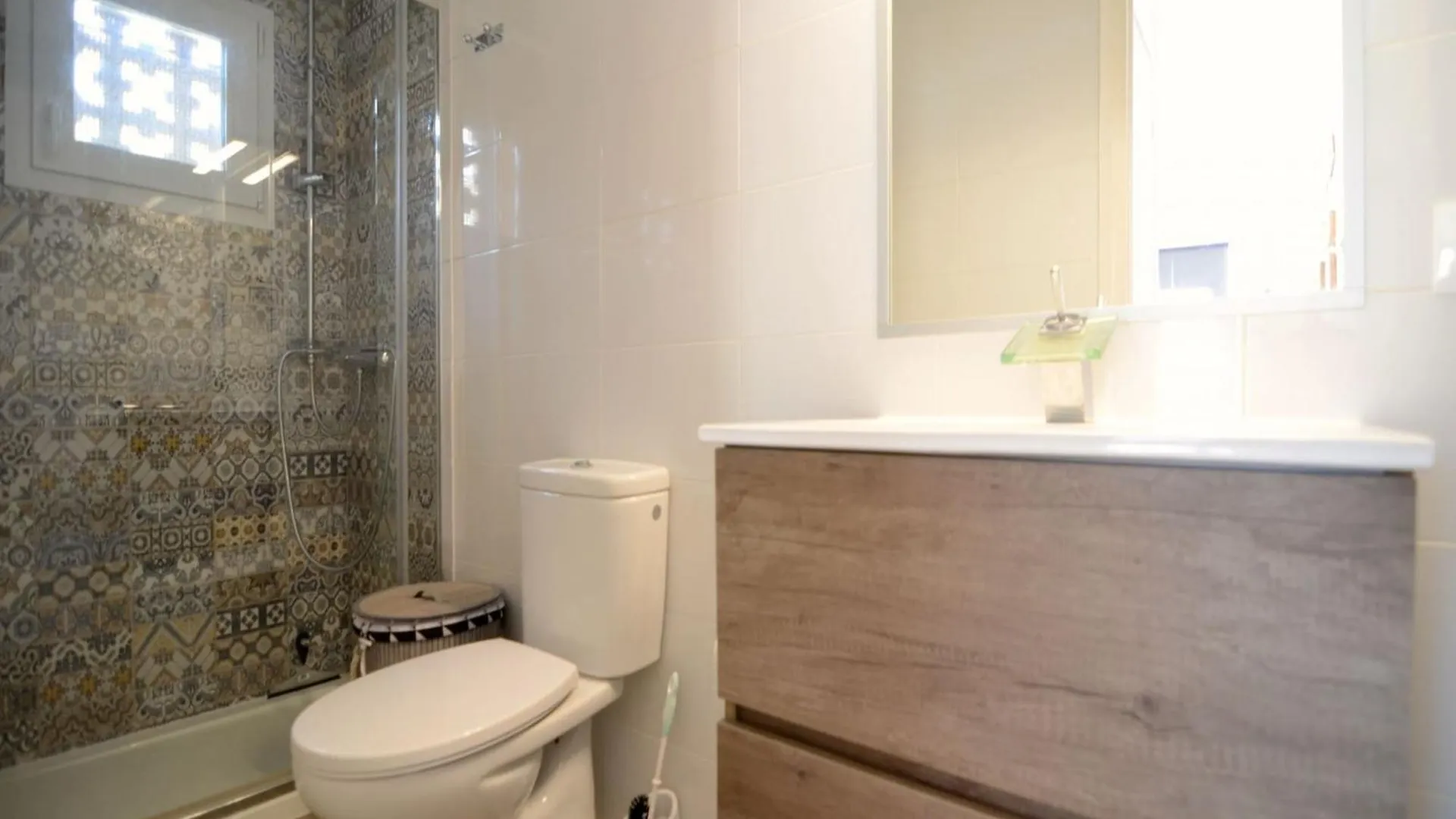 ל'אסטרטיט Omega 5 1-D Apartment